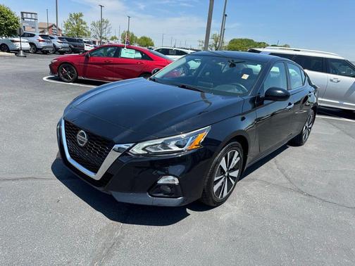 Super Black 2019 Nissan Altima 2.5 SV