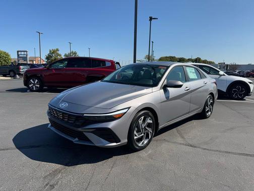 2025 Hyundai ELANTRA Limited