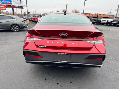 2026 Hyundai ELANTRA SE