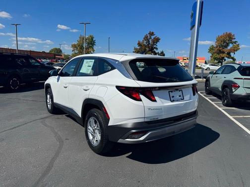 2026 Hyundai TUCSON SE