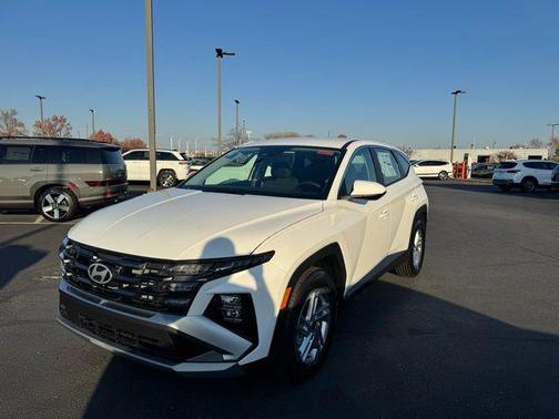 2026 Hyundai TUCSON SE