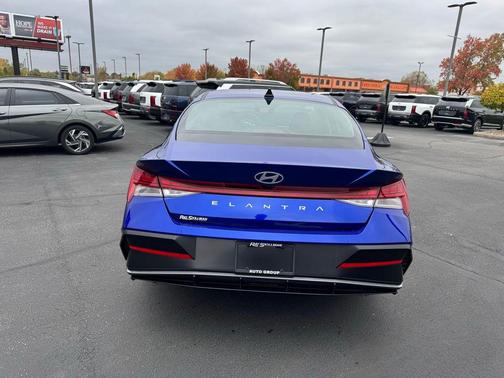 2025 Hyundai ELANTRA SEL