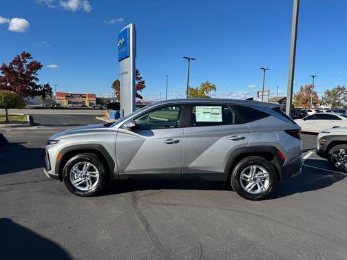 2026 Hyundai TUCSON SE