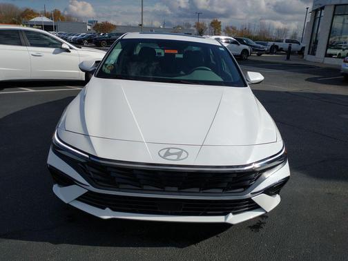2025 Hyundai ELANTRA SEL