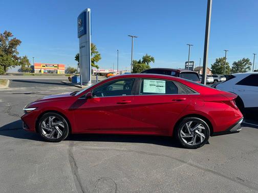 2025 Hyundai ELANTRA SEL