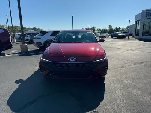2025 Hyundai ELANTRA SEL