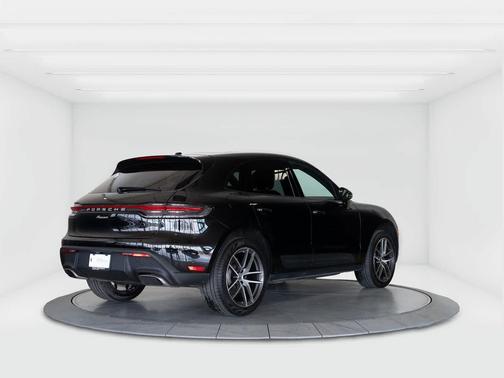 2025 Porsche Macan AWD