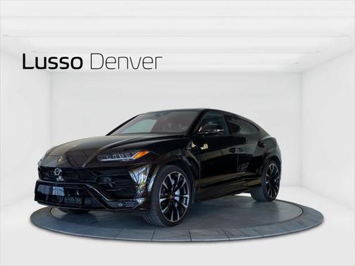 2022 Lamborghini Urus Pearl Capsule