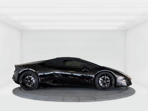 Nero Noctis 2017 Lamborghini Huracan LP580-2S