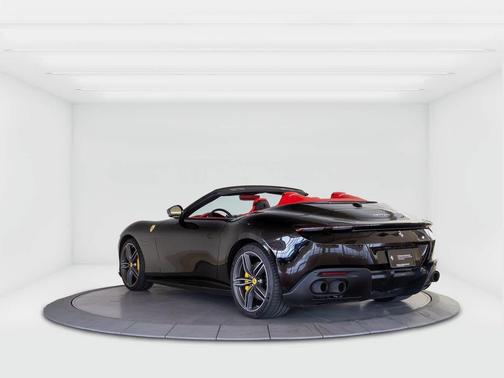 Nero 2025 Ferrari Roma Spider