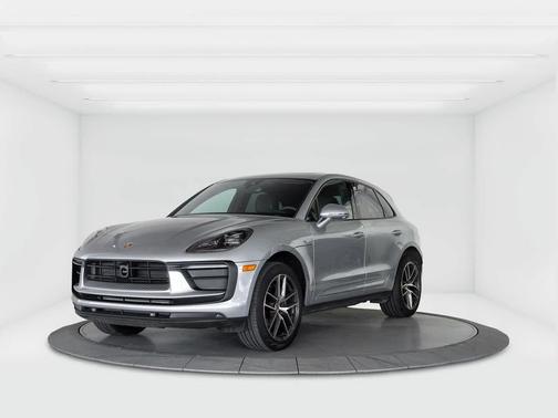 2025 Porsche Macan AWD