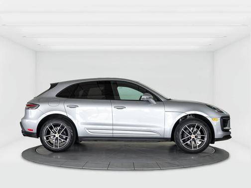 2025 Porsche Macan AWD