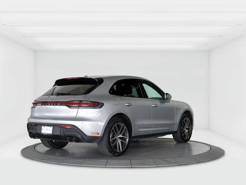 2025 Porsche Macan AWD