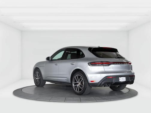 2025 Porsche Macan AWD