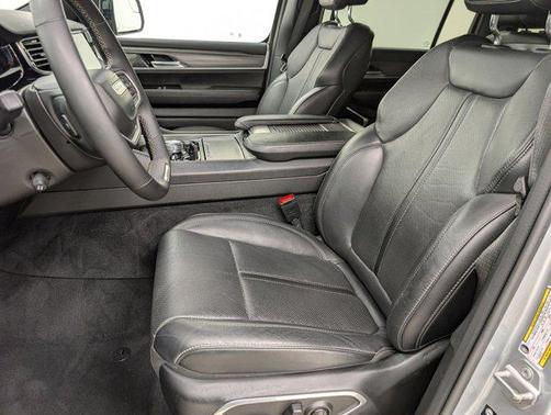 Silver Zynith 2023 Jeep Wagoneer Series III 4x4