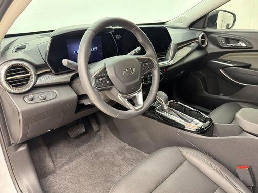 Summit White 2025 Chevrolet Trax FWD ACTIV