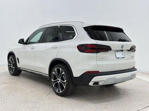 Alpine White 2026 BMW X5 xDrive40i