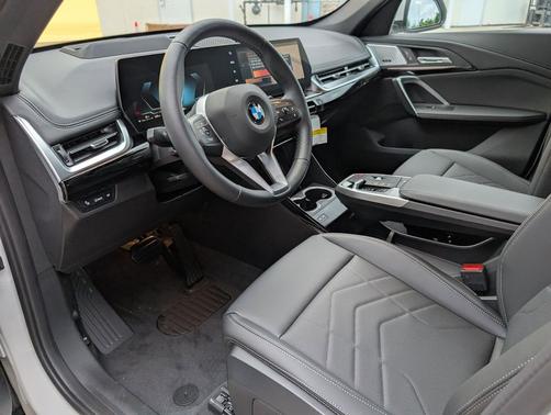 Alpine White 2025 BMW X1 xDrive28i