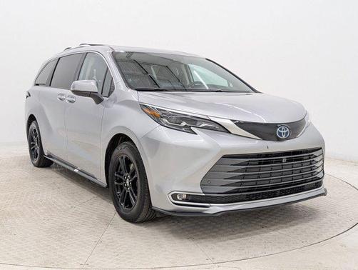 2024 Toyota Sienna Platinum