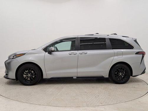 2024 Toyota Sienna Platinum