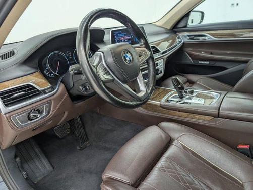 2017 BMW 740 740i