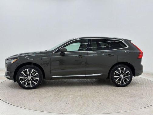 Pine Grey Metallic 2022 Volvo XC60 Recharge Plug-In Hybrid T8 Inscription Expression