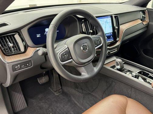Pine Grey Metallic 2022 Volvo XC60 Recharge Plug-In Hybrid T8 Inscription Expression