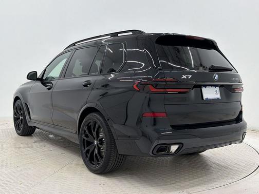 Black Sapphire Metallic 2027 BMW X7 xDrive40i
