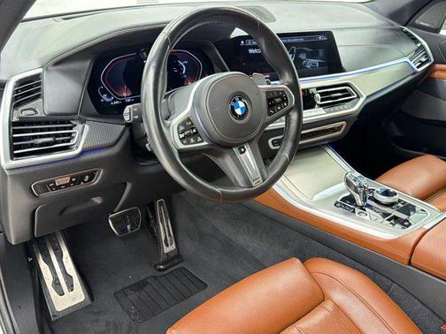Mineral White Metallic 2022 BMW X5 M50i