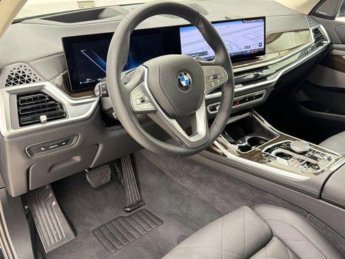 Black Sapphire Metallic 2024 BMW X7 xDrive40i