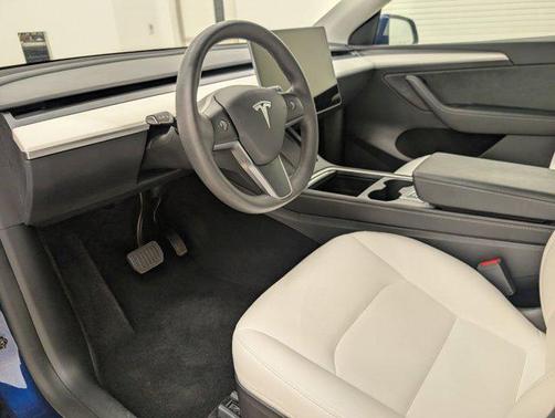 2022 Tesla Model Y Long Range Dual Motor All-Wheel Drive