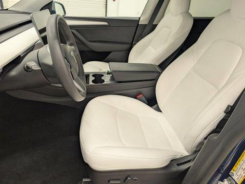 2022 Tesla Model Y Long Range Dual Motor All-Wheel Drive