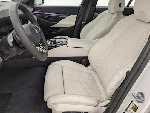 2026 BMW 550e xDrive