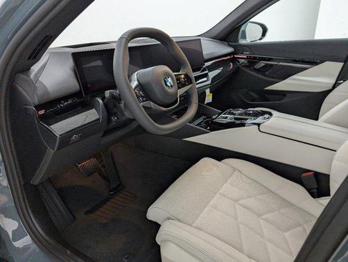 2025 BMW 530 i