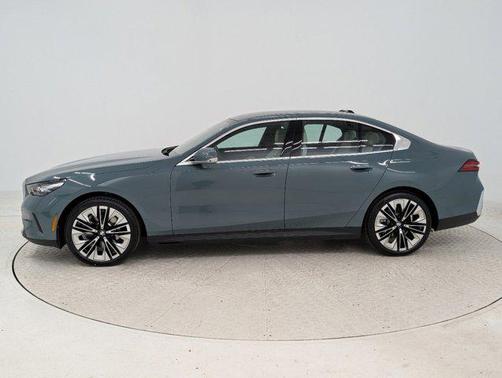2025 BMW 530 i