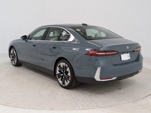 2025 BMW 530 i
