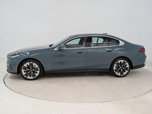 2025 BMW 530 i