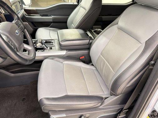 Agate Black Metallic 2022 Ford F-150 Lightning LARIAT