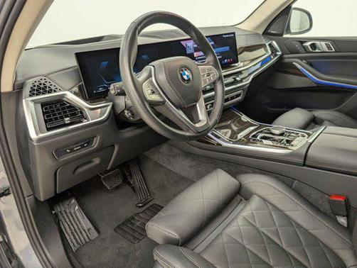 2025 BMW X7 xDrive40i