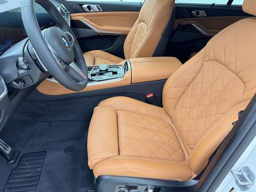 Mineral White Metallic 2026 BMW X5 xDrive40i