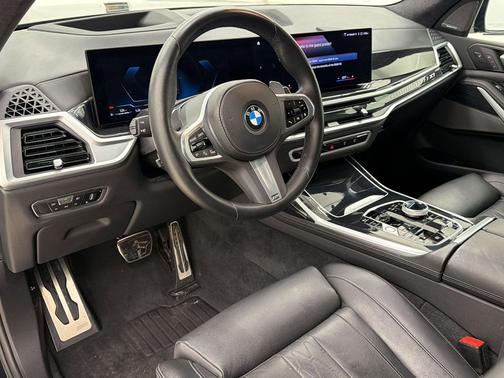 Black Sapphire Metallic 2023 BMW X7 xDrive40i