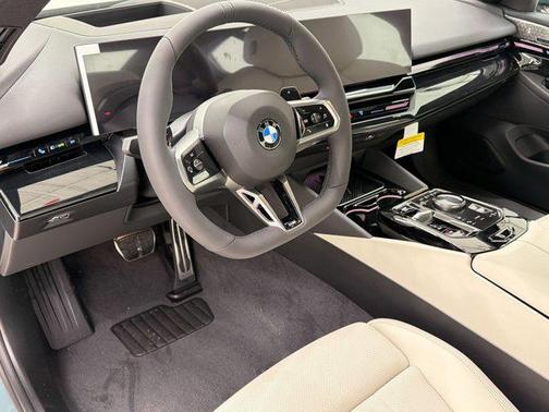 Cape York Green Metallic 2026 BMW 530 530i