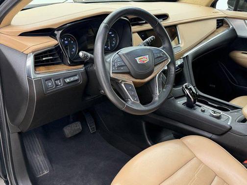 2022 Cadillac XT5 Premium Luxury