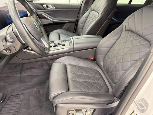 Mineral White Metallic 2025 BMW X5 PHEV xDrive50e
