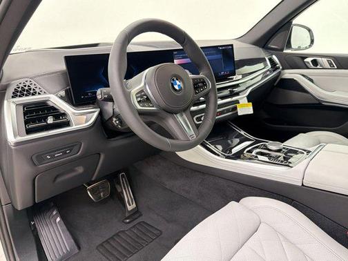 Mineral White Metallic 2026 BMW X5 xDrive40i