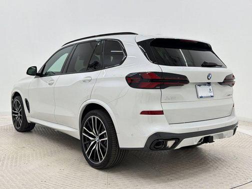 Mineral White Metallic 2026 BMW X5 xDrive40i
