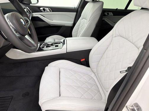 Mineral White Metallic 2026 BMW X5 xDrive40i