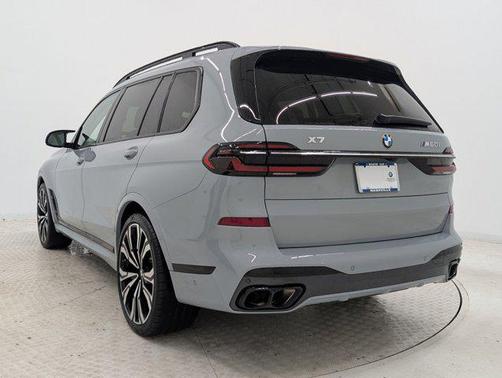 2023 BMW X7 M60i