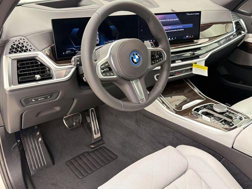 Alpine White 2026 BMW X5 PHEV xDrive50e
