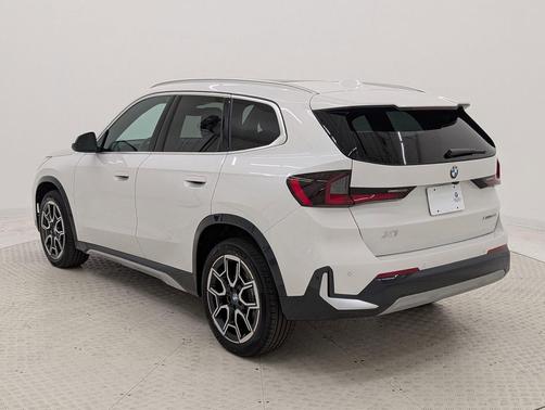 Mineral White Metallic 2026 BMW X1 xDrive28i